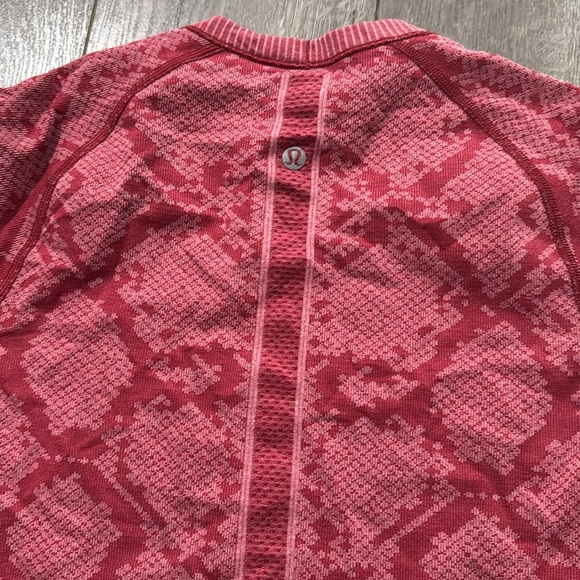 Lululemon Swiftly Tech Long Sleeve Crew size 4
Heathered Cranberry - Picture 10 of 10